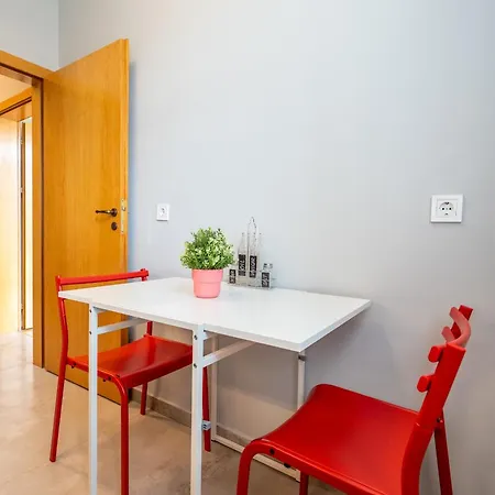 Apartment Downtown Eymi