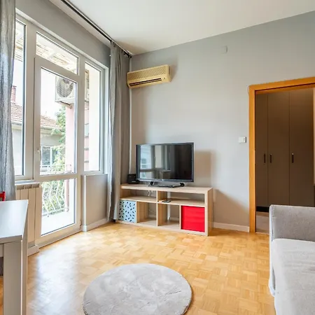 Apartment Downtown Eymi *