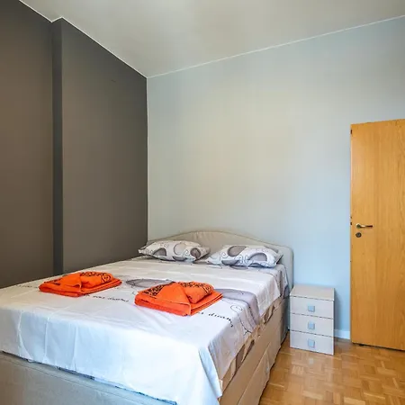 Apartment Downtown Eymi *